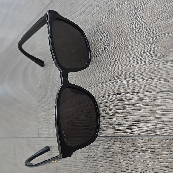 Gucci Black Sunglasses with Case - Picture 2 of 8